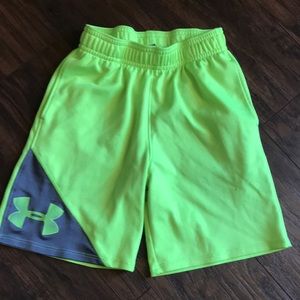 Under Armour BOYS shorts Size 5